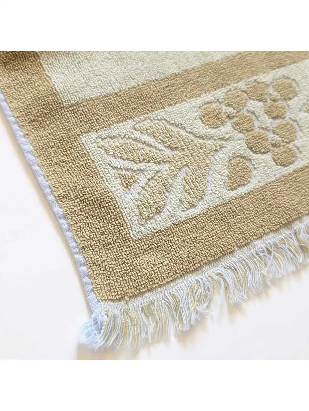 1970s Vintage Stevens Utica Fingertip Towel
